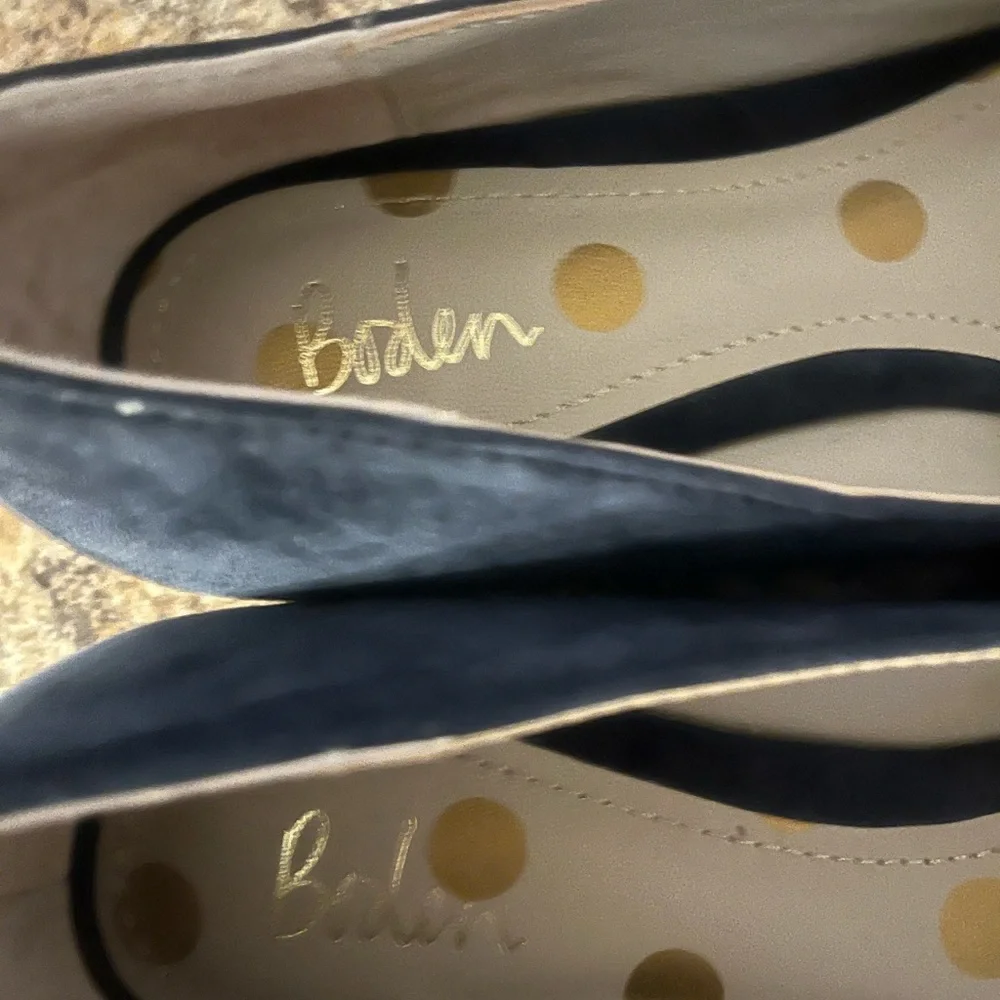 Boden Vanessa Swede Bow Shoes Size 37 US Size 6  Women's‎ Navy and Pom Pom